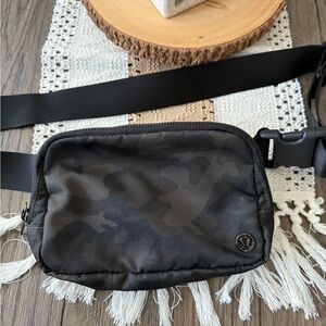 lululemon Camouflage Everywhere belt bag